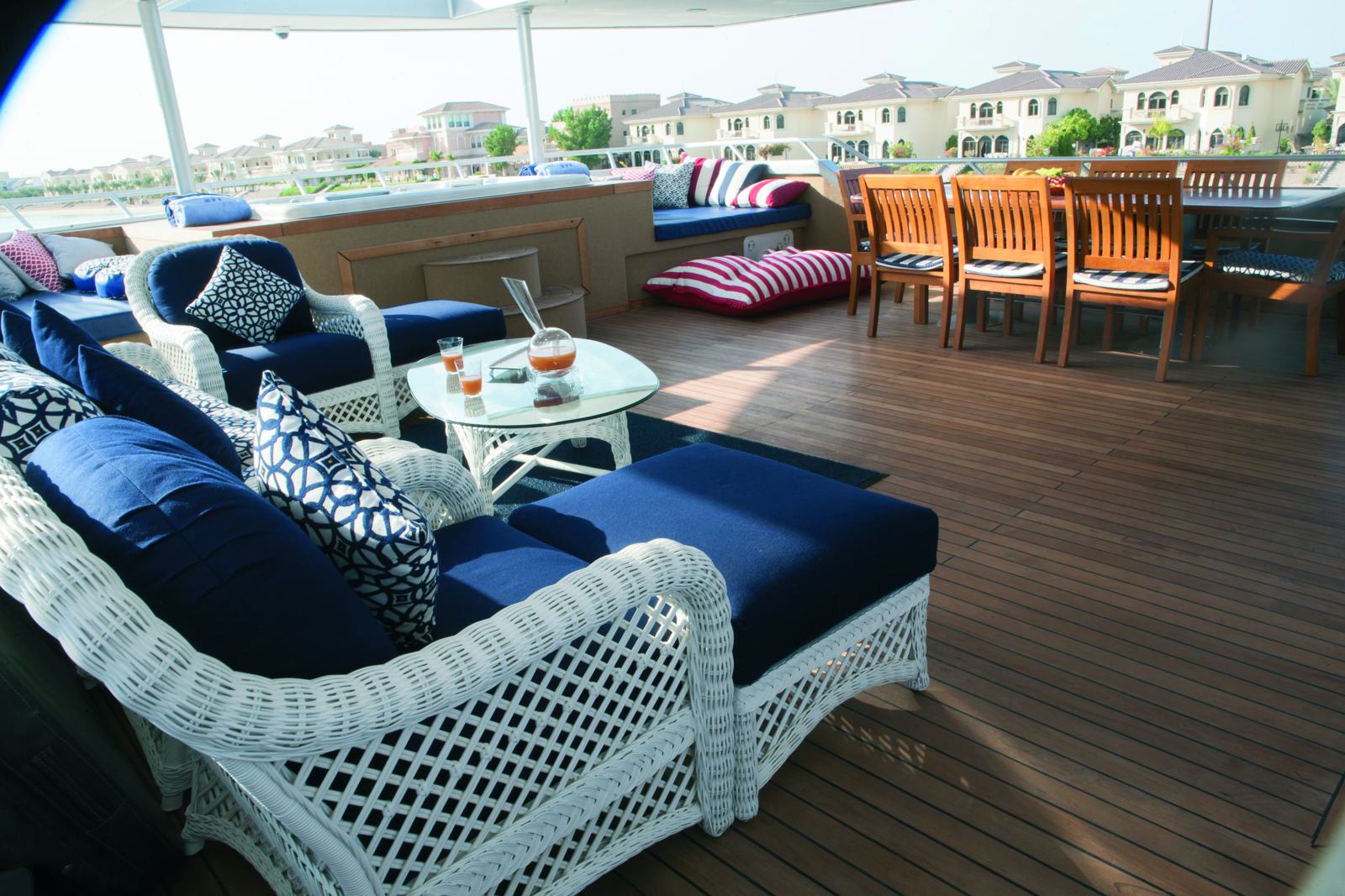 The QP10 II, a 23 m aluminium houseboat