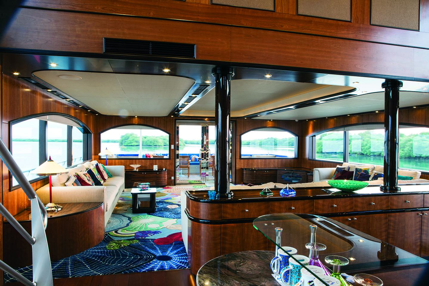 The QP10 II, a 23 m aluminium houseboat