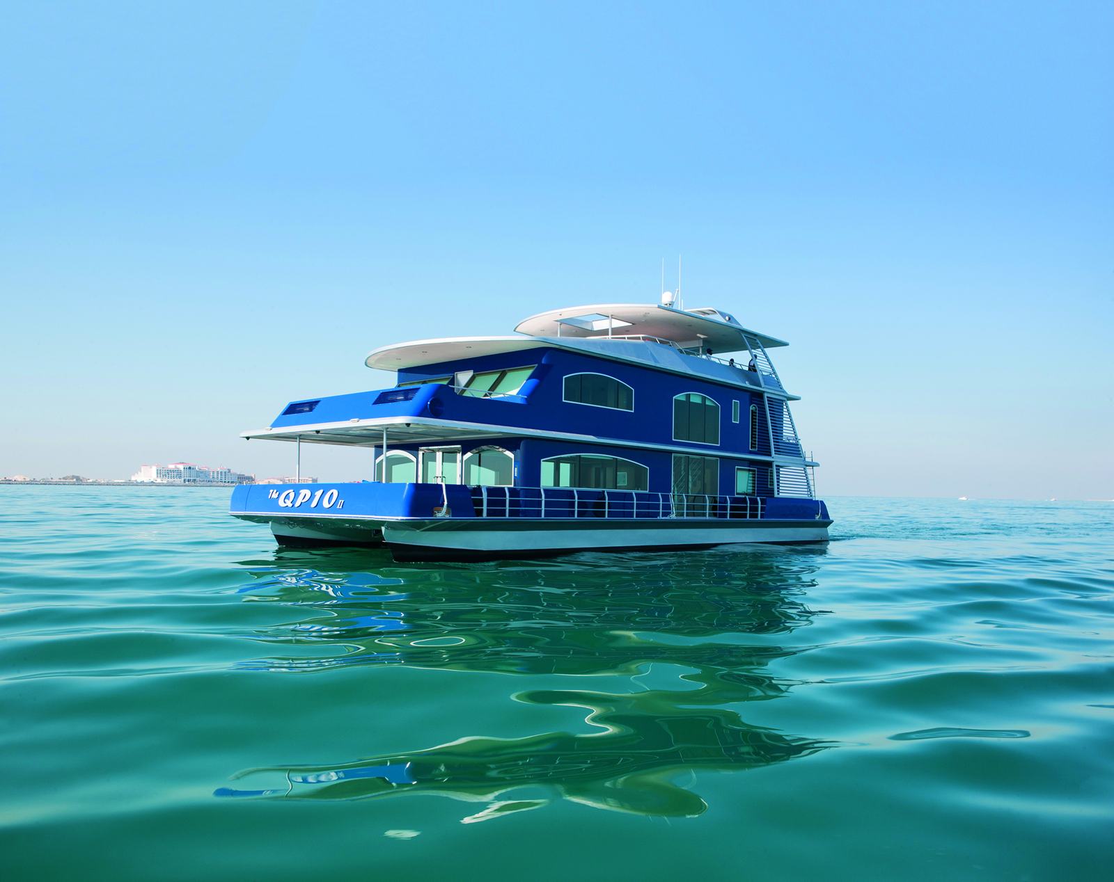 The QP10 II, a 23 m aluminium houseboat