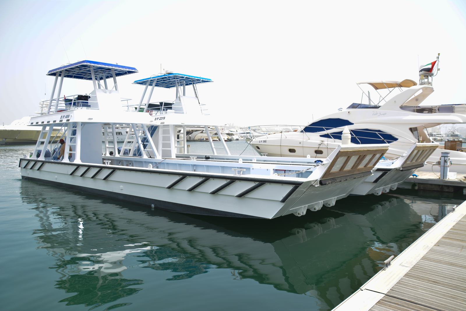 Al Manzel Marine landing craft alongside